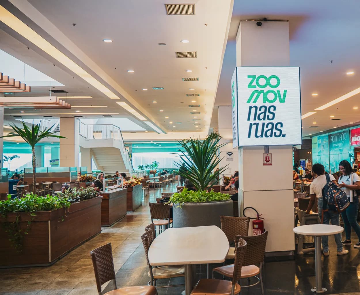 Mídia OOH Zoomov no São Gonçalo Shopping