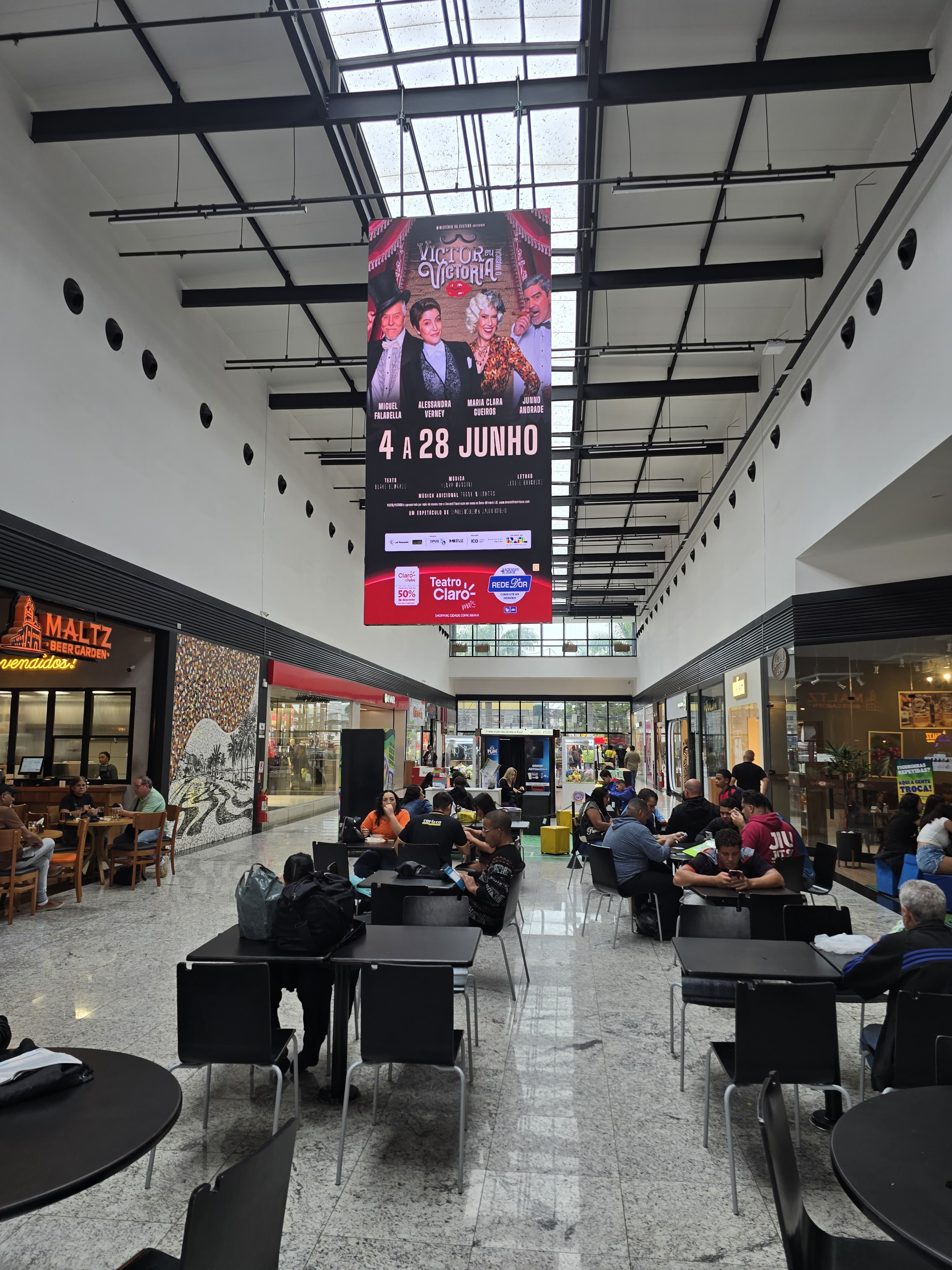 Localizado no centro, próximo ao Terminal Rodoviário de Maricá