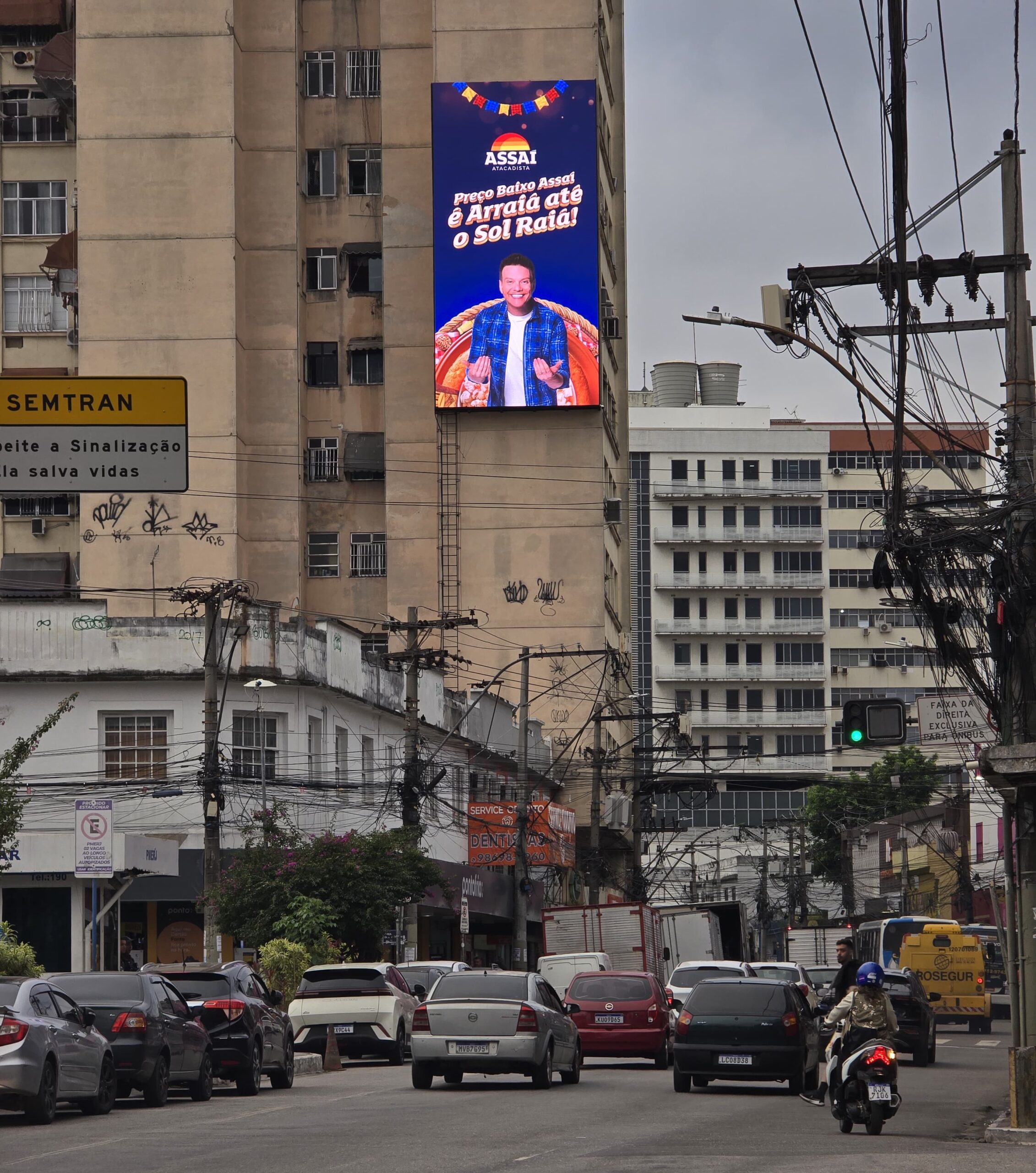 Totem Digital Cacuia na Estrada do Galeo